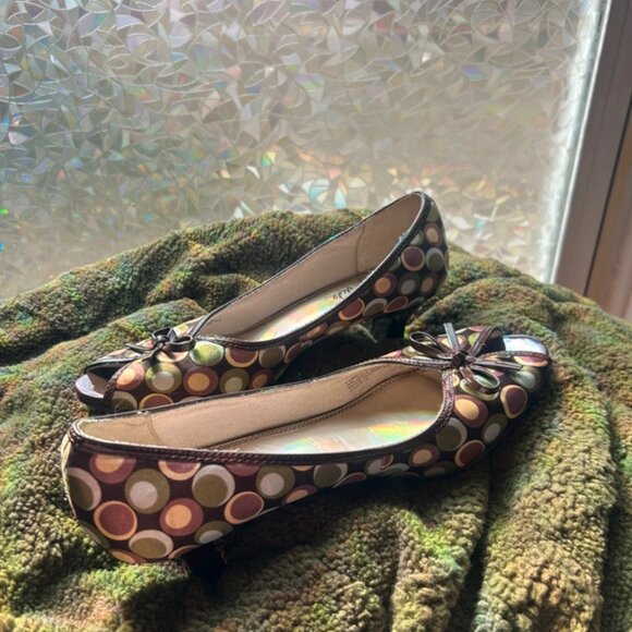 Retro polka dot kitten heels - Picture 3 of 4